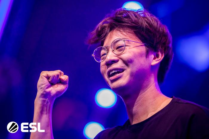 李培楠力克强敌夺冠 国服关闭后首夺世界冠军