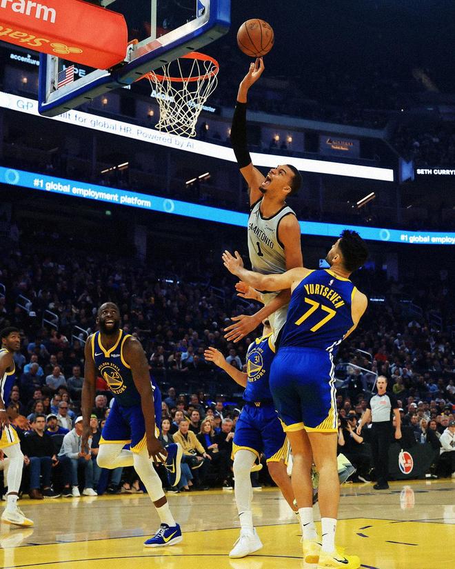 文班亚马41+18+3帽创两大NBA历史第1神迹 马刺掀