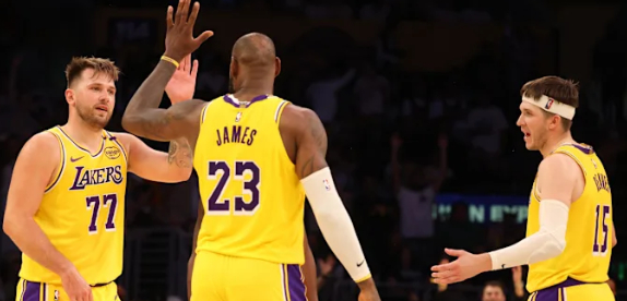 NBA三叉戟创历史纪录 湖人三巨头场均20+5+引领西