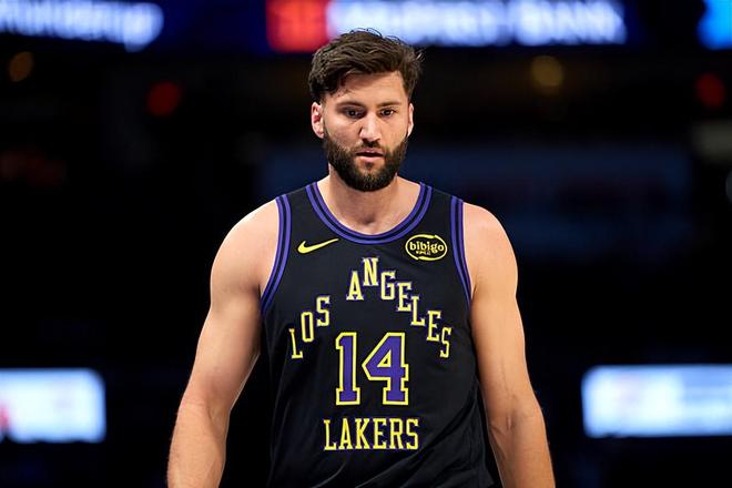 湖人轻取爵士锁定季后赛席位 克勒贝尔表现堪忧