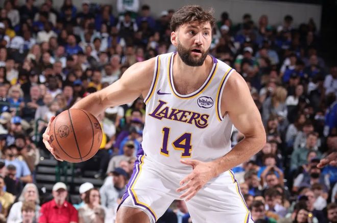 湖人轻取爵士锁定季后赛席位 克勒贝尔表现堪忧